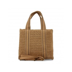 Bolso de hombro para mujer de rafia, diseño moderno con adornos metálicos.