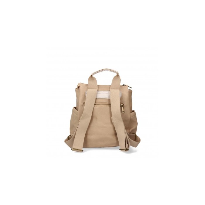 Mochila para mujer, diseño moderno con adorno en la cremallera.